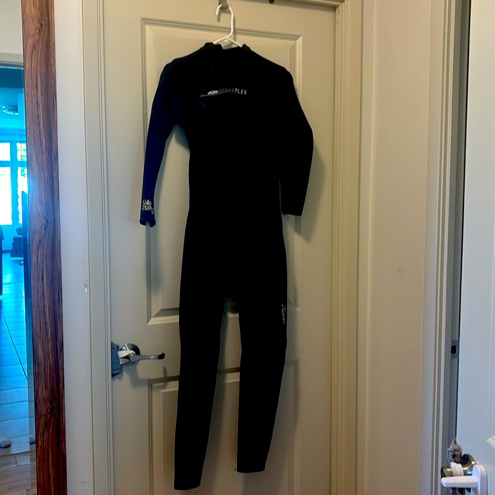Women’s Size 8 Wetsuit